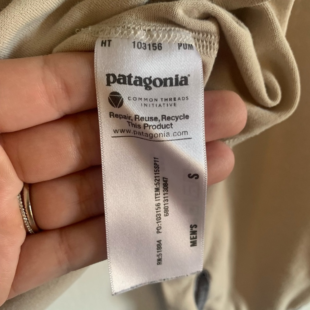 Patagonia Beige Long Sleeve Thumb Hole Front Zipper Pocket Top size Small EUC - Picture 6 of 7